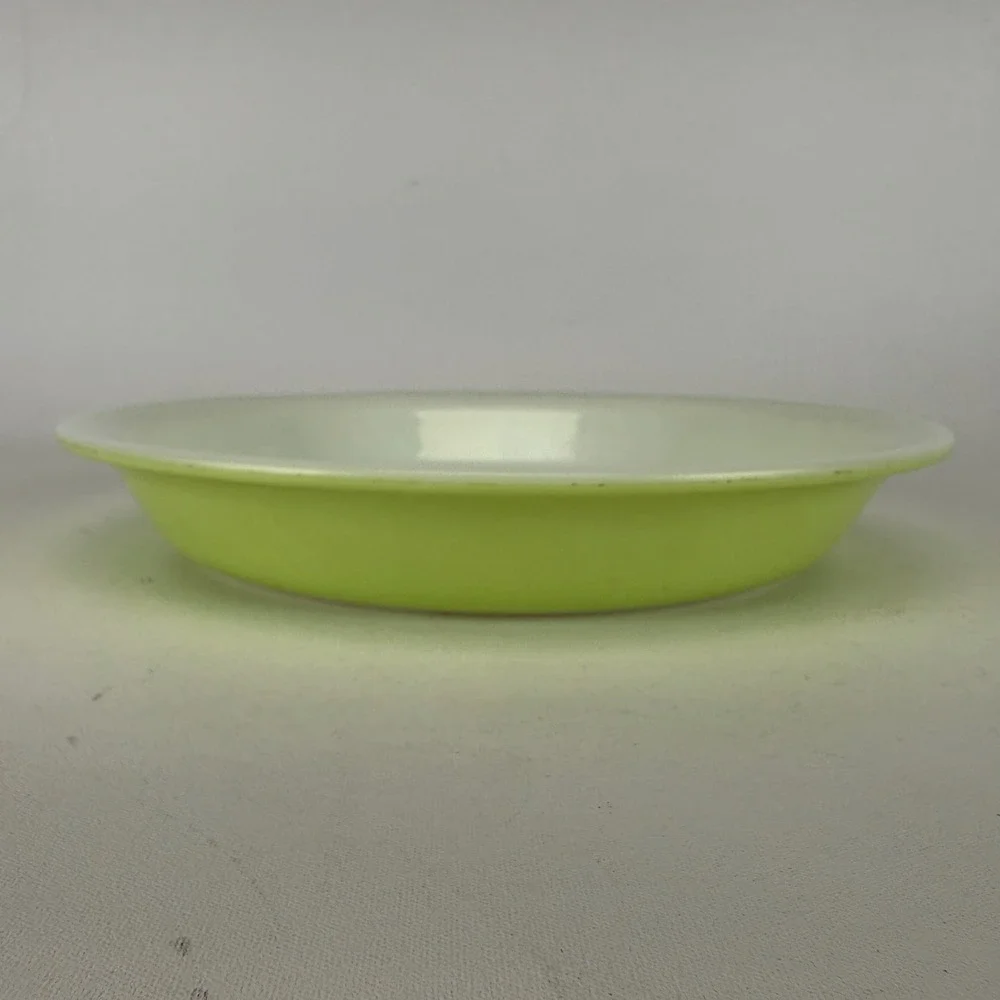 Vintage Pyrex 909 9 Inch Chartreuse Lime Green Milk Glass Pie Plate Dish USA